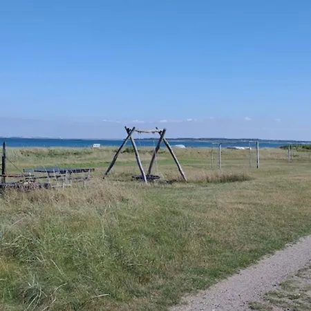 6 Person In Thyholm-by Traum