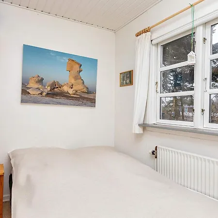 6 Person In Thyholm-by Traum *