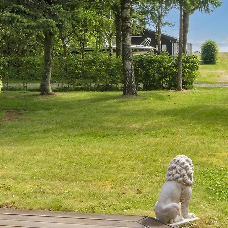 6 Person In Thyholm-by Traum * Thyholm