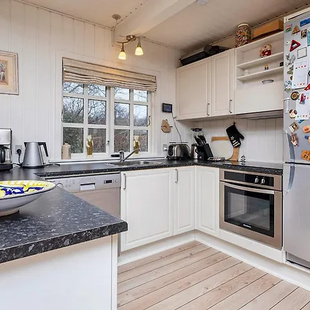 6 Person In Thyholm-by Traum