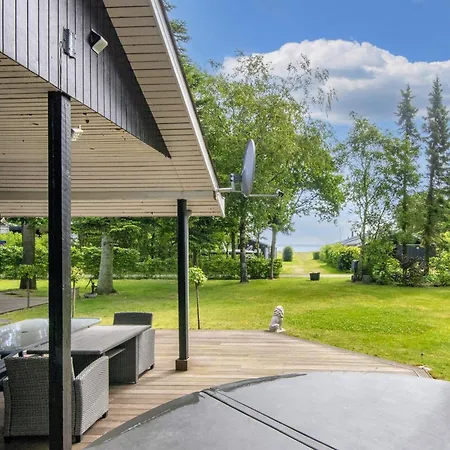 6 Person In Thyholm-by Traum *