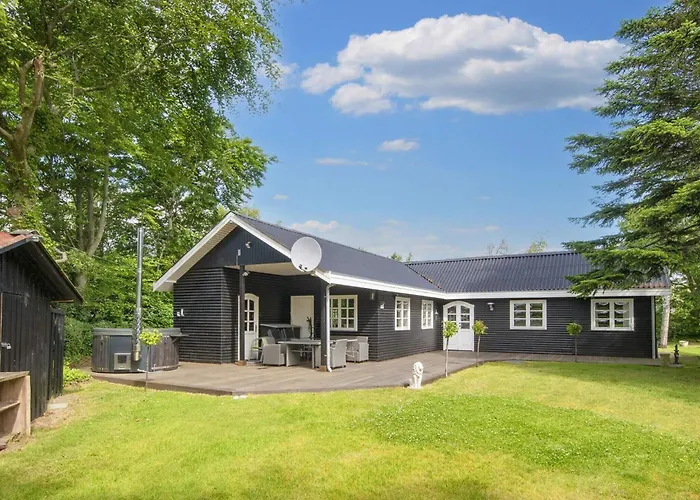 6 Person In Thyholm-by Traum *