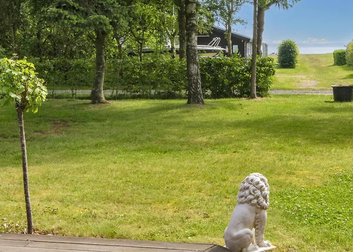 6 Person In Thyholm-by Traum * Thyholm